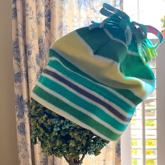 Old Navy Fleece Hat - Youth L/XL: FREE IN A BUNDLE OF 3 (or more) ITEMS! - Picture 1 of 11